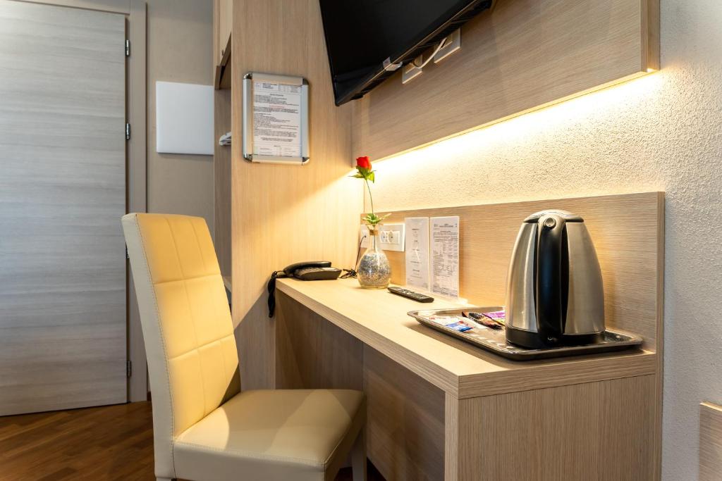 Příslušenství pro přípravu čaje a kávy v ubytování Hotel Victoria