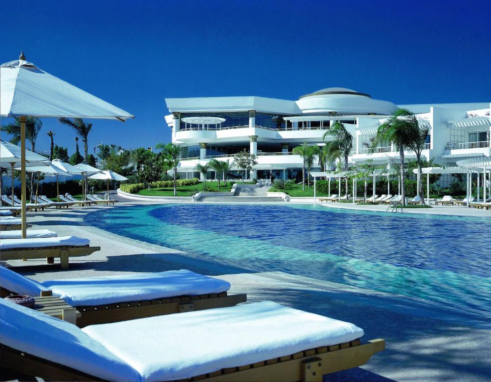 Bazén v ubytování Royal Monte-Carlo Sharm Resort & SPA nebo v jeho okolí