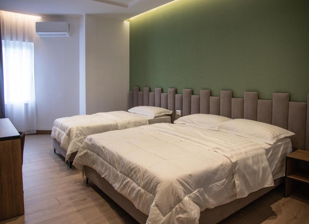 Llit o llits en una habitació de Hotel Blini