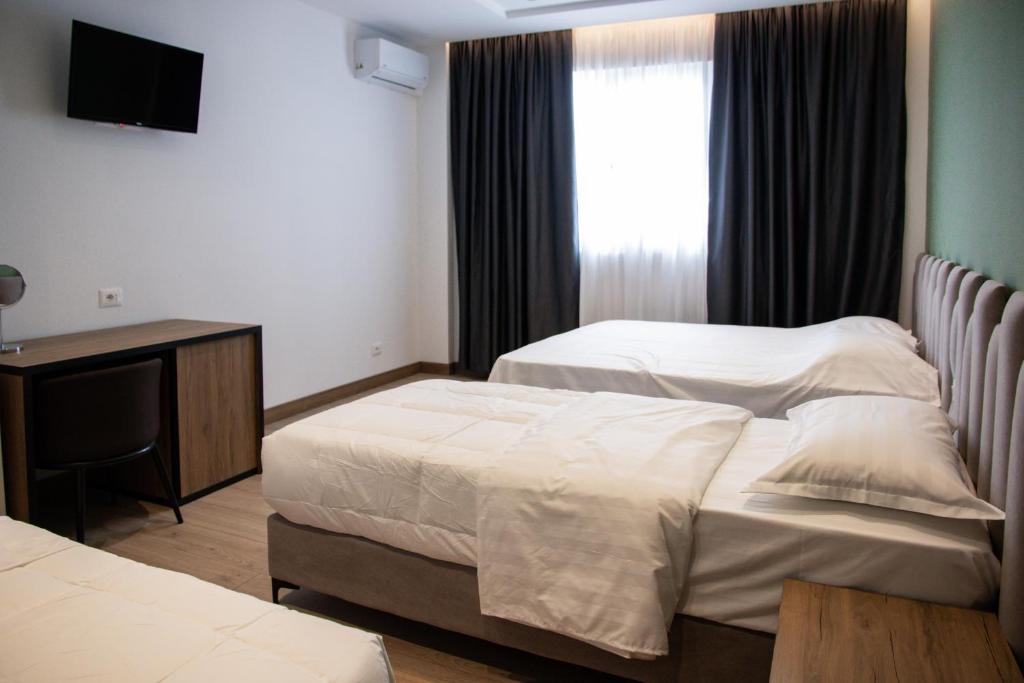 Llit o llits en una habitació de Hotel Blini