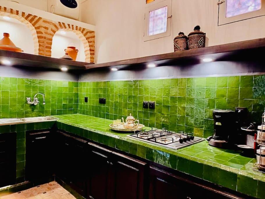 A kitchen or kitchenette at Riad complet pour 6 personnes
