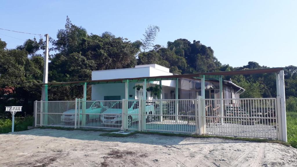 a house with a gate in front of it at Recanto da Preguiça - Suites in Pontal do Paraná