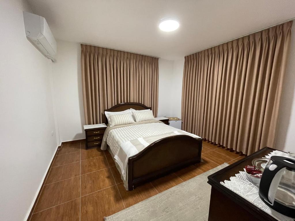 Posteľ alebo postele v izbe v ubytovaní Al-Daar