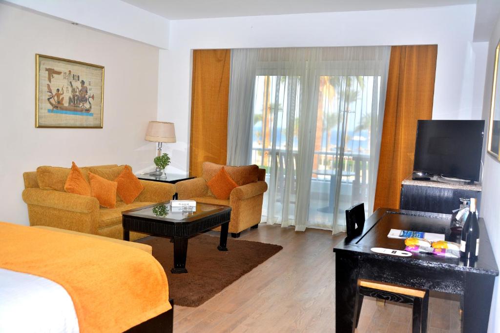 Гостиная зона в Royal Monte-Carlo Sharm Resort & SPA