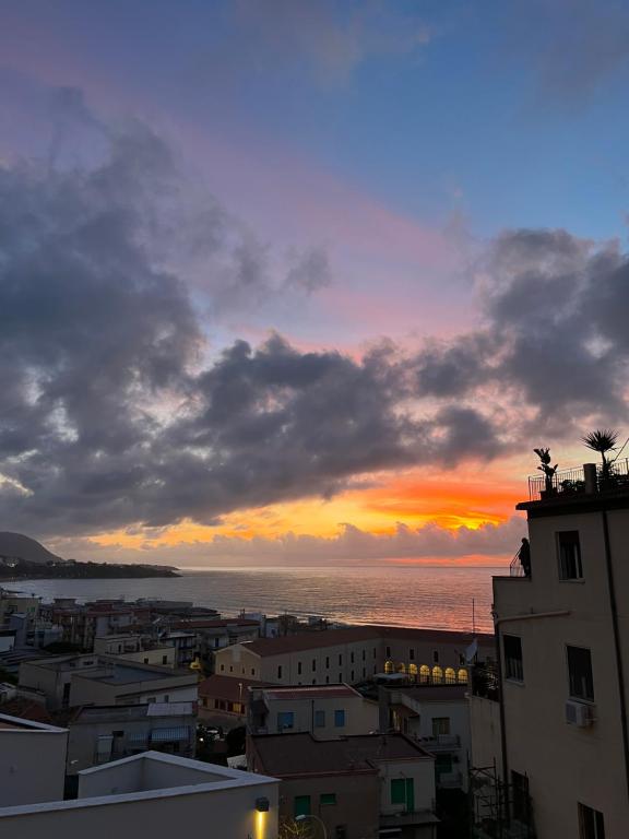 Zdjęcie z galerii obiektu Window on the sunset w Cefalù