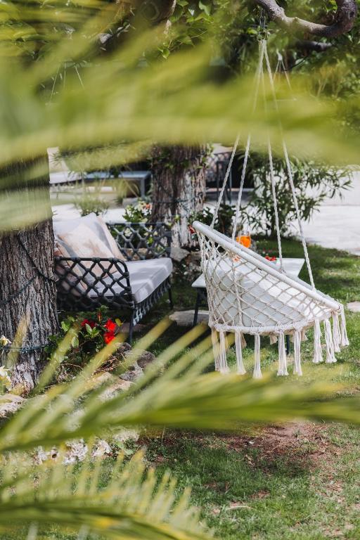 a white hammock in a yard with a tree at Hôtel La Villa Cannes in Cannes