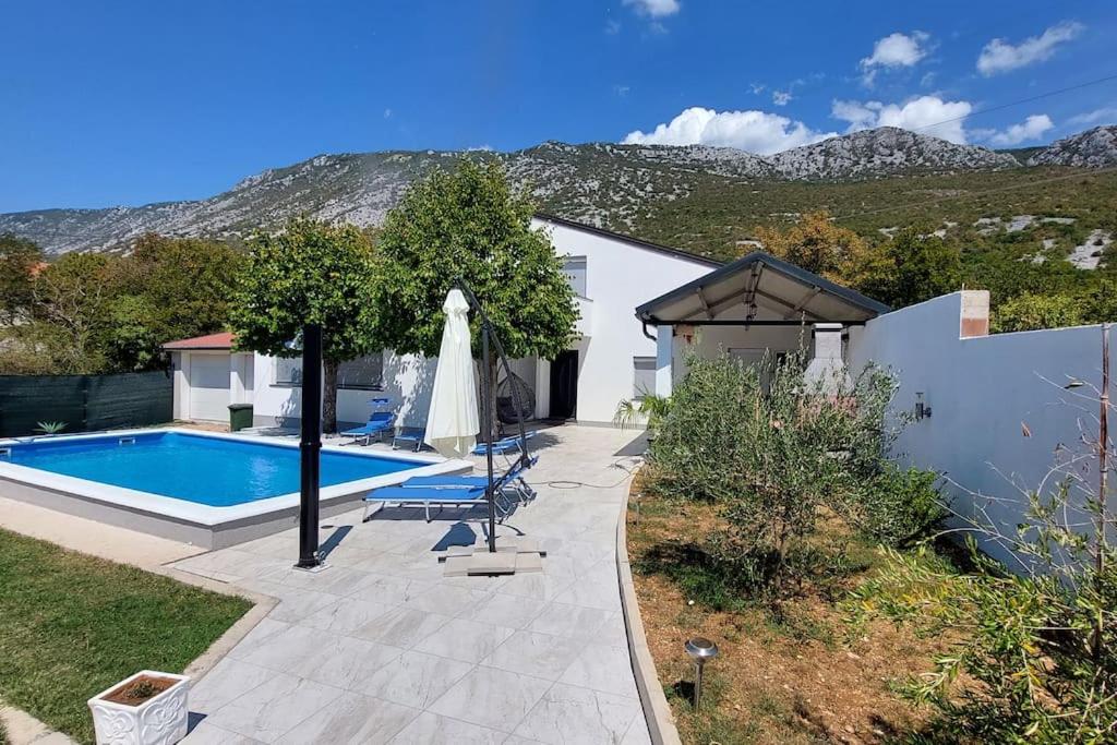 Πισίνα στο ή κοντά στο Infinity - Attractive villa for rest and relaxation