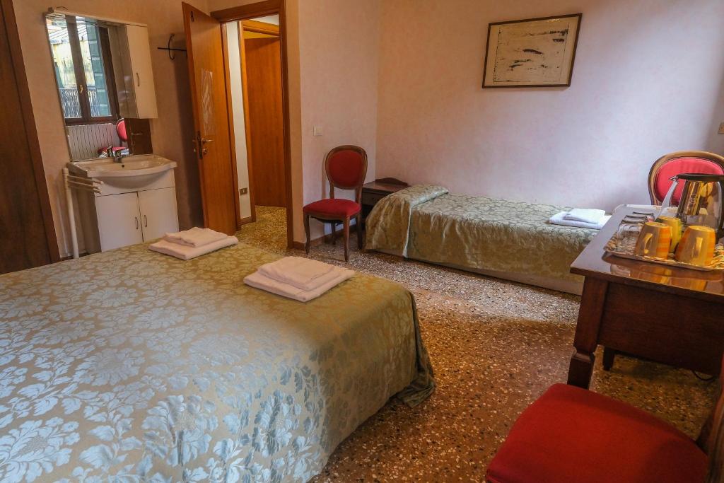 CA'SALVADOR - Camera Tripla Con Bagno In Comune