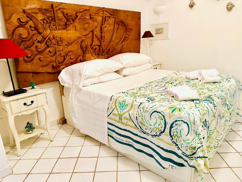 A bed or beds in a room at Scala Fenicia 14 by CapriRooms