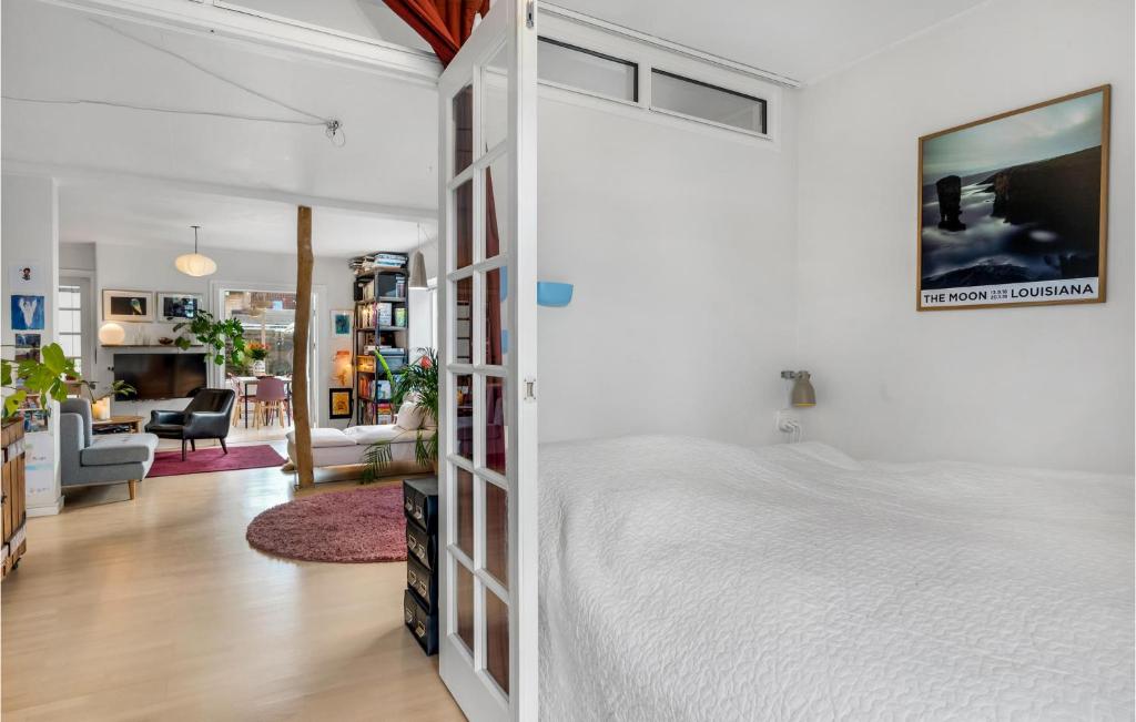 Postel nebo postele na pokoji v ubytování 2 Bedroom Cozy Home In København S