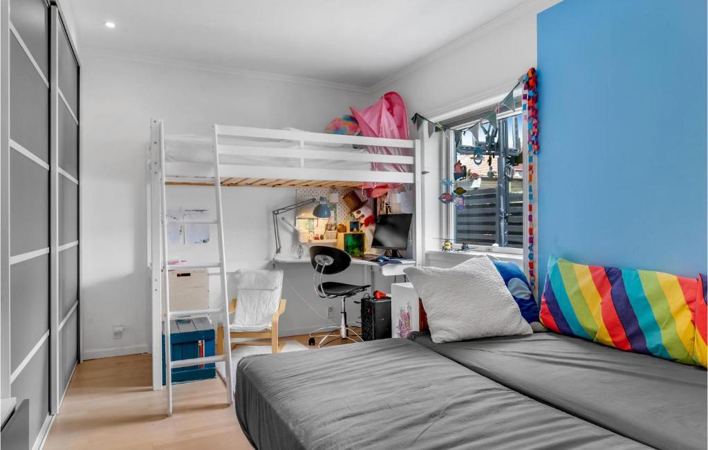 Postel nebo postele na pokoji v ubytování 2 Bedroom Cozy Home In København S