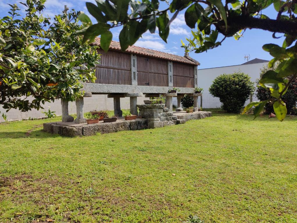 a house with a tree in the yard at Villa Carmen in András