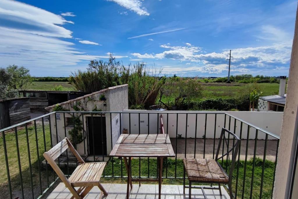 Balkón alebo terasa v ubytovaní Appartement dans Mas camarguais