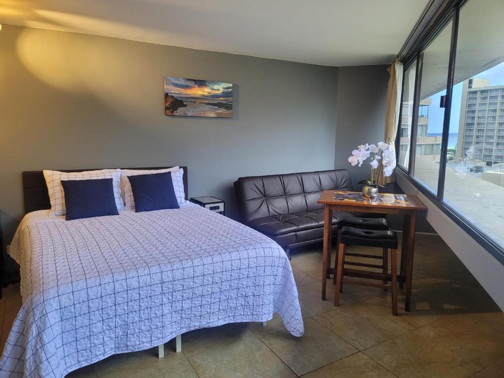 Spacious Studio w/ Parking, beach/mall/park - Studio With Ocean View