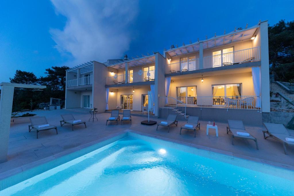 Bazén v ubytování Tilagus holiday villa - Perla nebo v jeho okolí