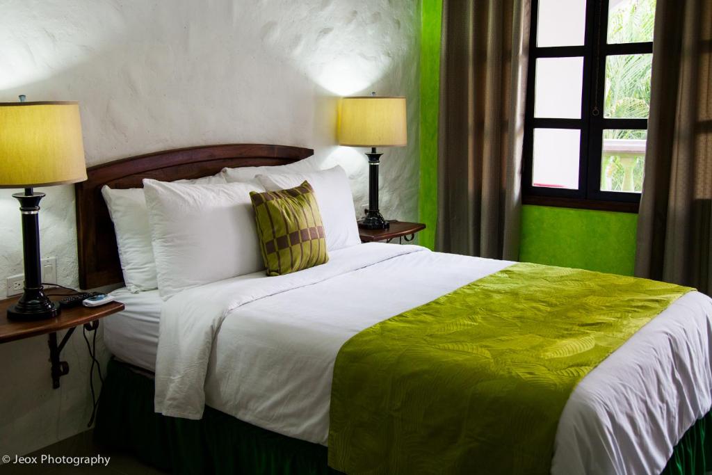 Postel nebo postele na pokoji v ubytování Hotel Ciudad Blanca