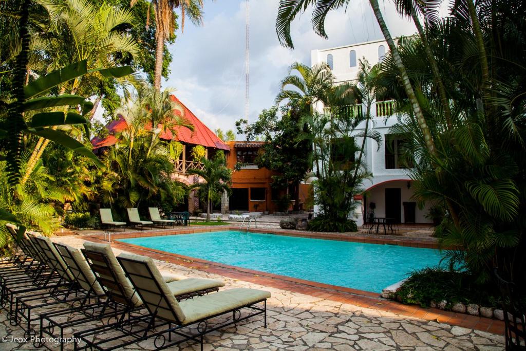 Bazén v ubytování Hotel Ciudad Blanca nebo v jeho okolí
