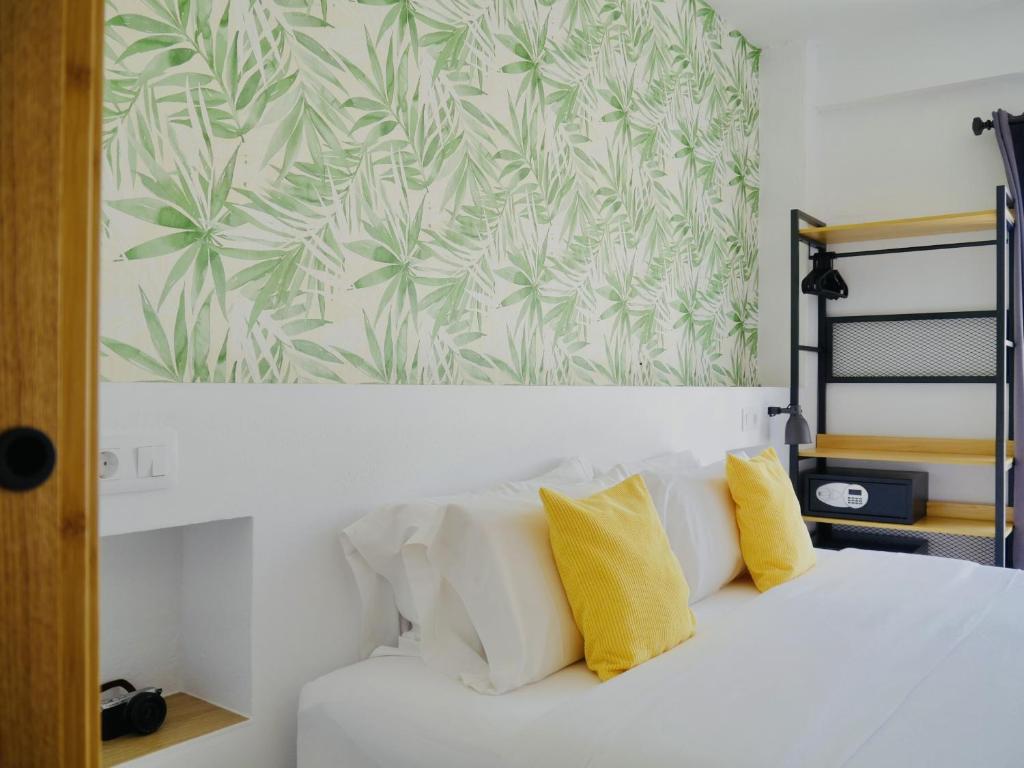 Nanit Rooms Ibiza Hostal, Santa Eulària des Riu – Precios ...
