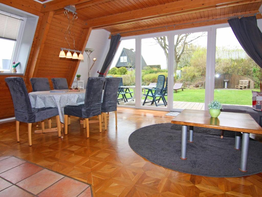 Posezení v ubytování Tent Roof House in Damp near Baltic Sea Beach