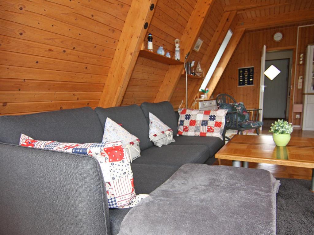 Posezení v ubytování Tent Roof House in Damp near Baltic Sea Beach