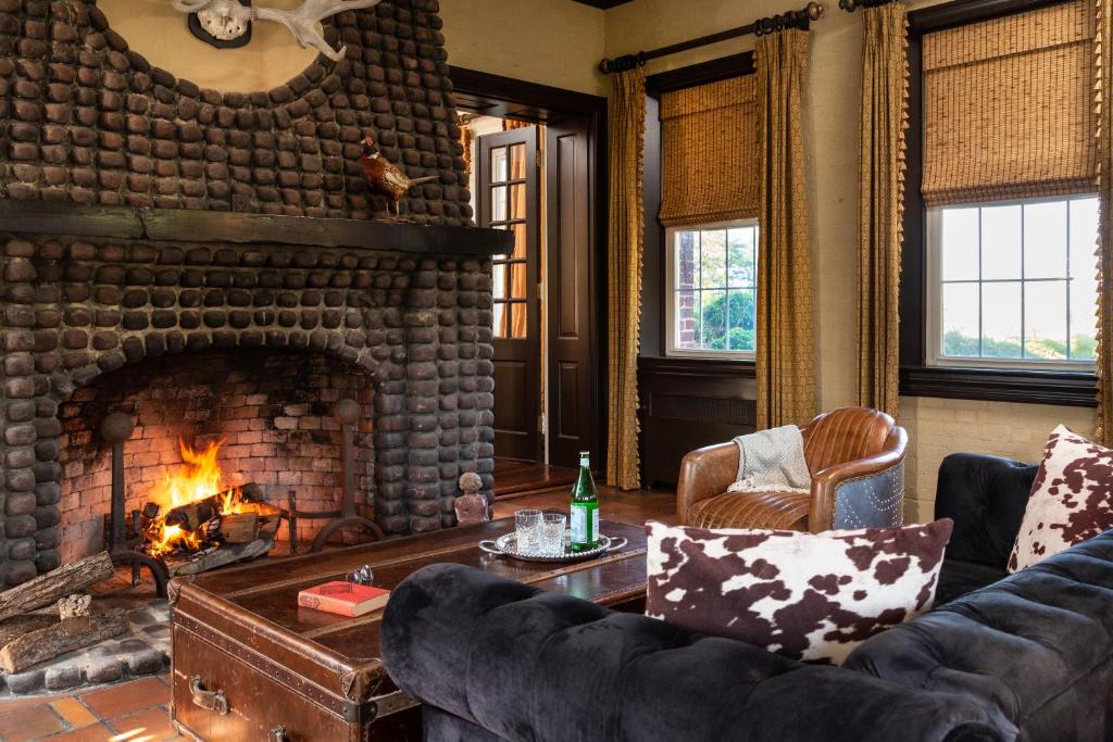 The Inn at Tacaro Estate - King Room Met Balkon