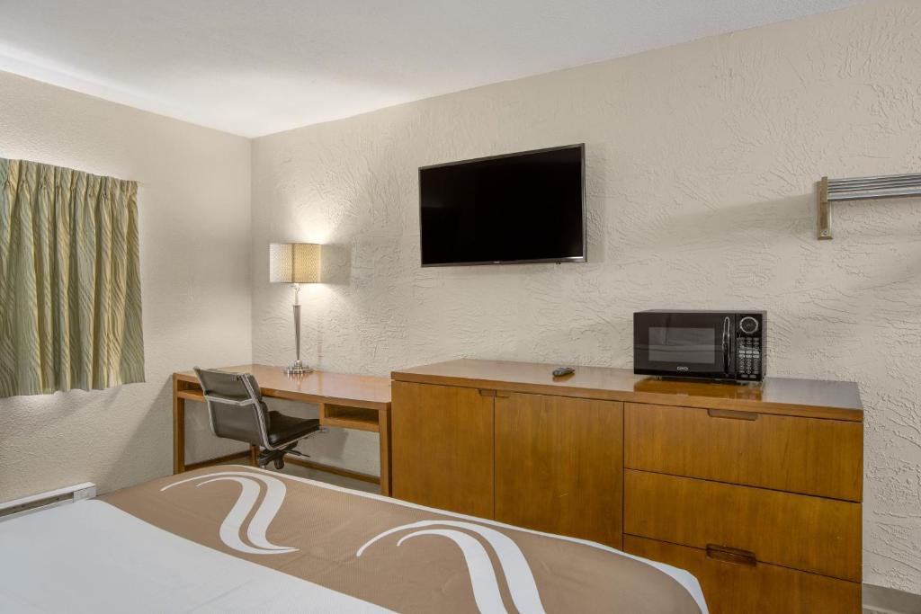 Rodeway Inn & Suites Grand Rapids Southeast photo