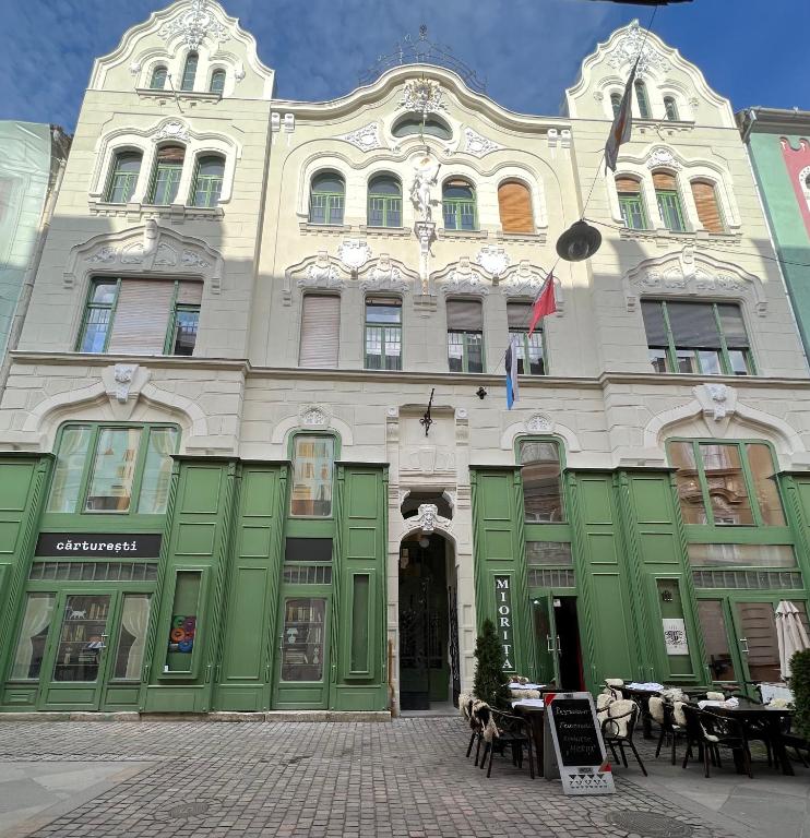 VISAJ Deluxe Downtown