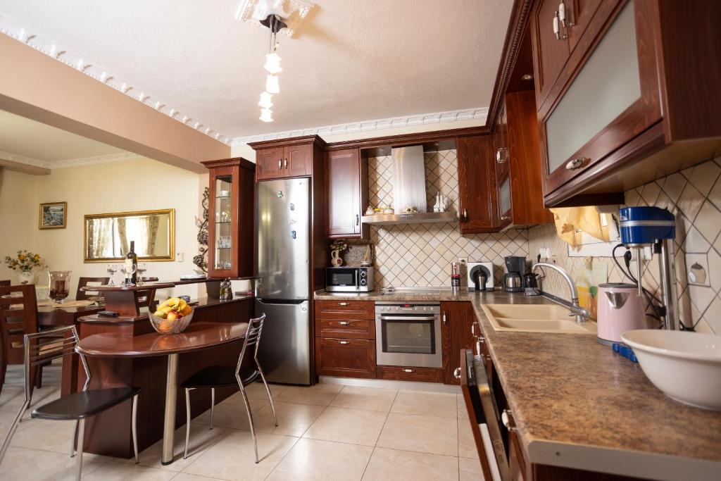 Kuchnia lub aneks kuchenny w obiekcie Holiday Villa
