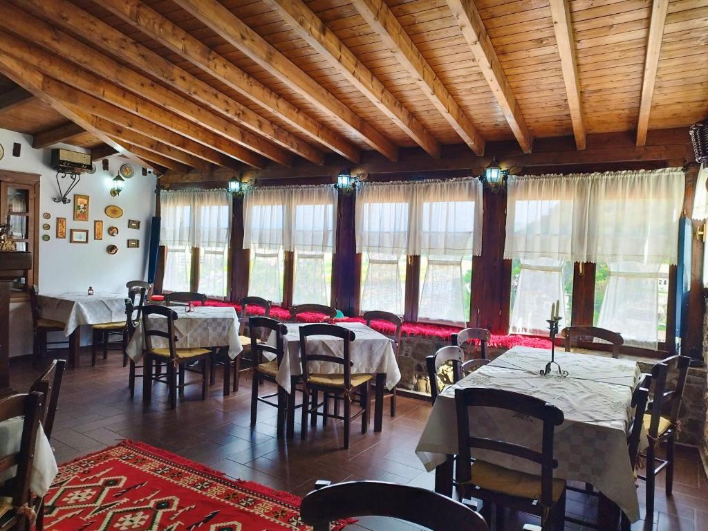 Posezení v ubytování Guva Mangalem Hotel Restaurant