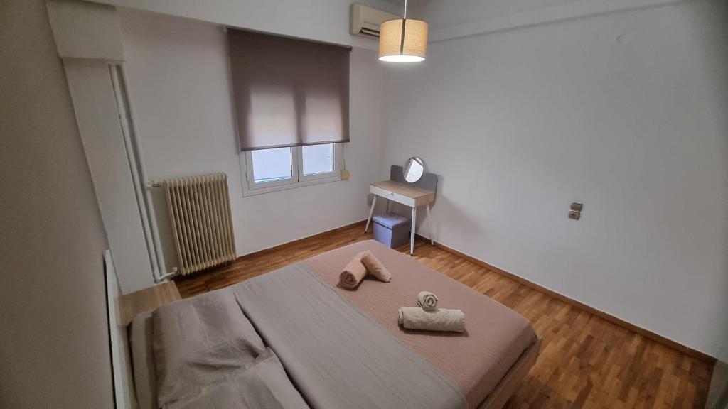 Łóżko lub łóżka w pokoju w obiekcie Koukaki near the Acropolis Stylish 2 bedroom