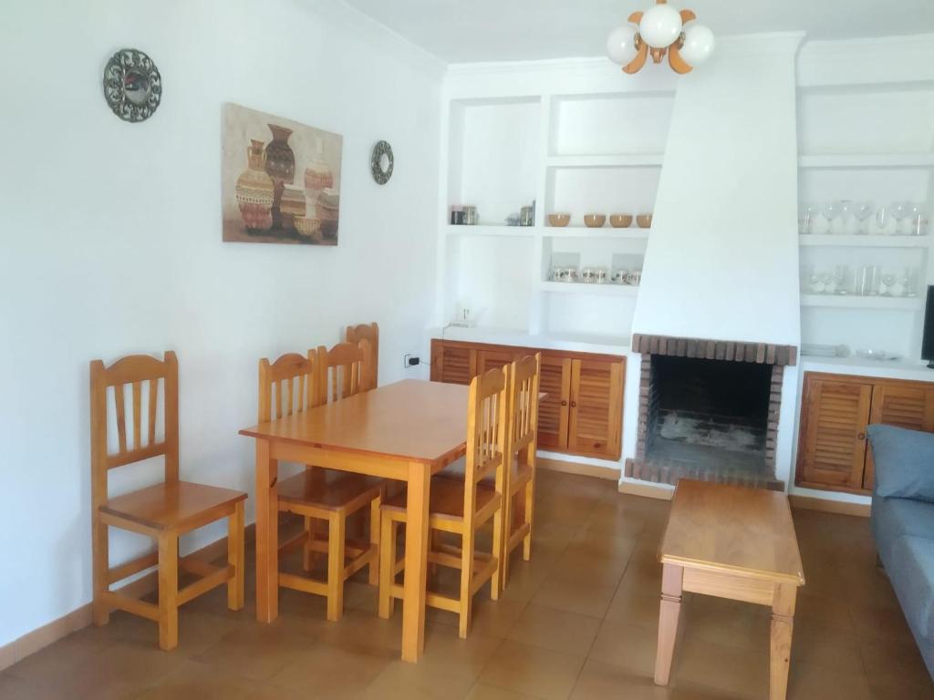 Posedenie v ubytovaní Casa Rural El Laurel con piscina privada