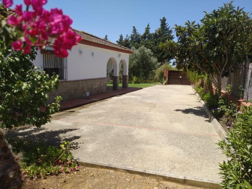 Vonkajšia záhrada v ubytovaní Casa Rural El Laurel con piscina privada