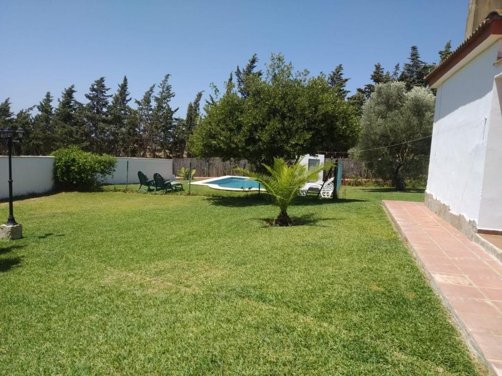 Vonkajšia záhrada v ubytovaní Casa Rural El Laurel con piscina privada