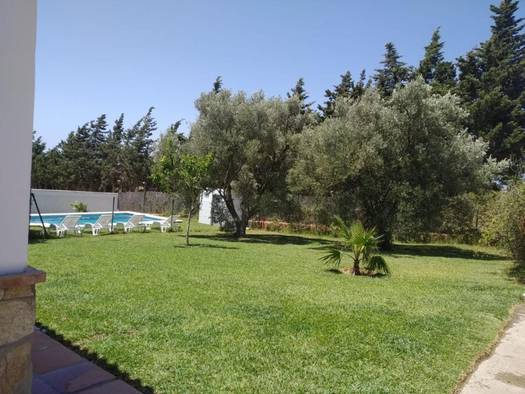 Vonkajšia záhrada v ubytovaní Casa Rural El Laurel con piscina privada