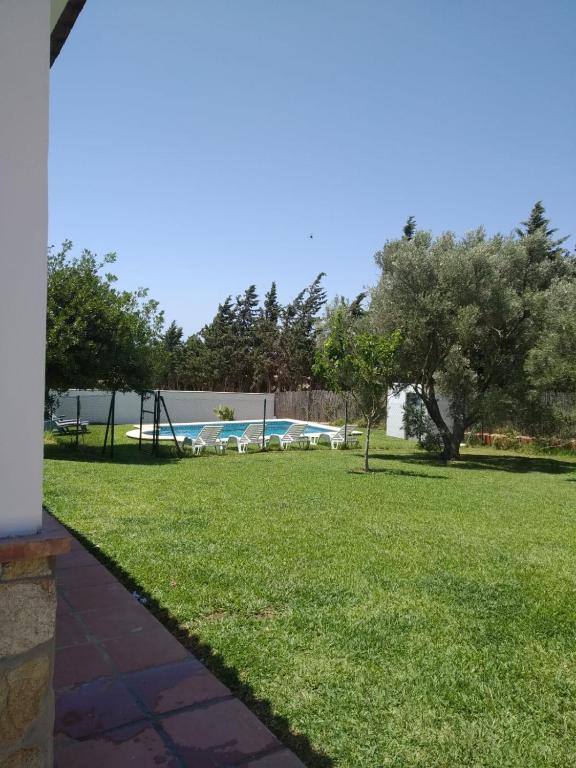 Vonkajšia záhrada v ubytovaní Casa Rural El Laurel con piscina privada
