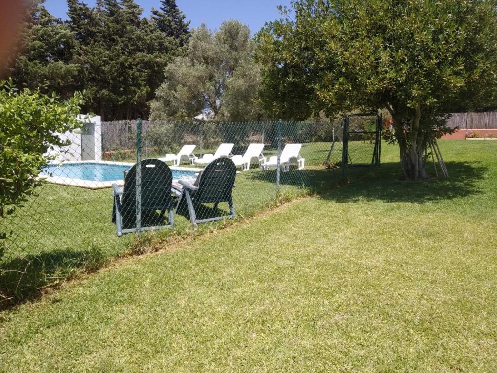 Vonkajšia záhrada v ubytovaní Casa Rural El Laurel con piscina privada