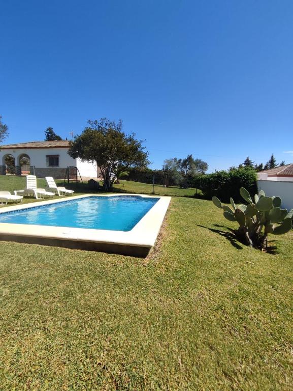 Bazén v ubytovaní Casa Rural El Laurel con piscina privada alebo v jeho blízkosti