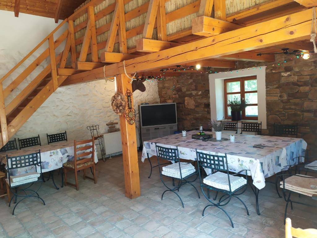 TV a/nebo společenská místnost v ubytování LindenTree-Harmony Apartman