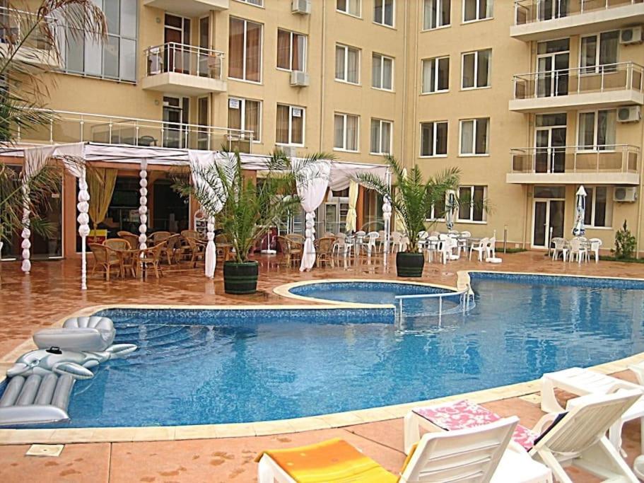 Spacious Sunny Beach 2 Bedroom Apartment fits 6