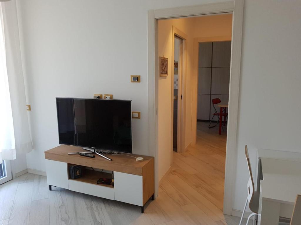 Televízia a/alebo spoločenská miestnosť v ubytovaní Your Comfort Home - Bologna