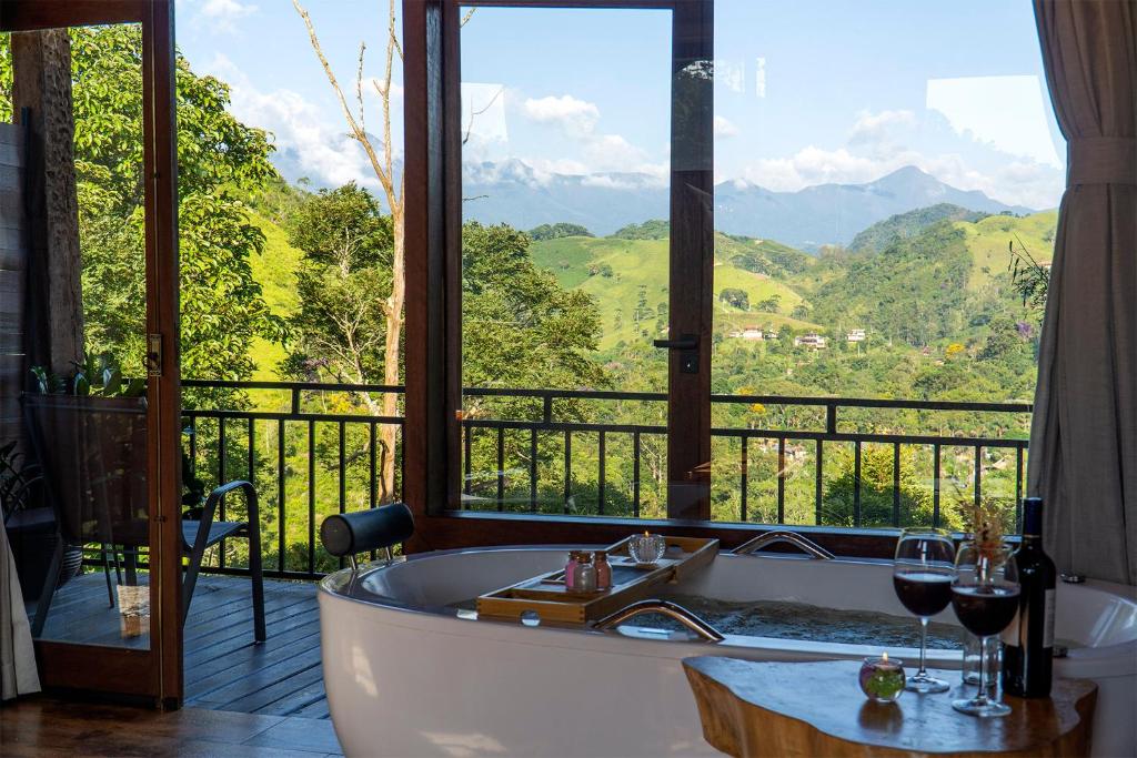 MONTE MAUÁ - Chalés privativos com café da manha servido no quarto