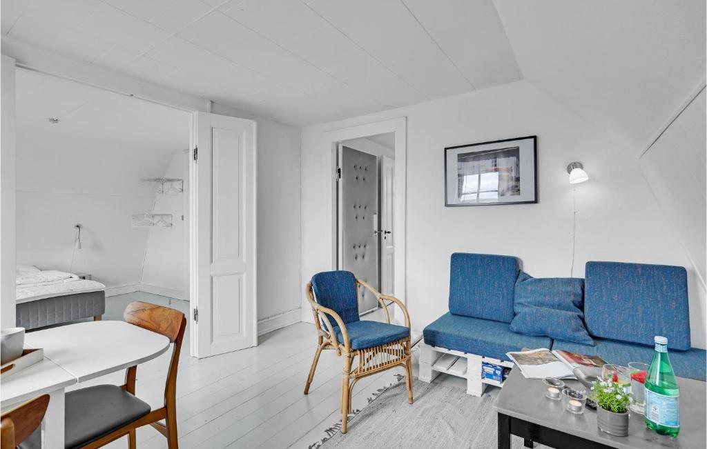 Posezení v ubytování 2 Bedroom Cozy Apartment In Svendborg
