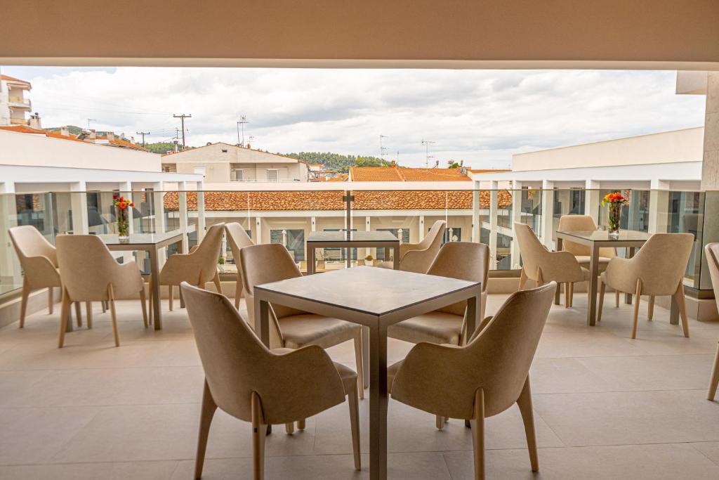 Rõdu või terrass majutusasutuses Mirror Hotel