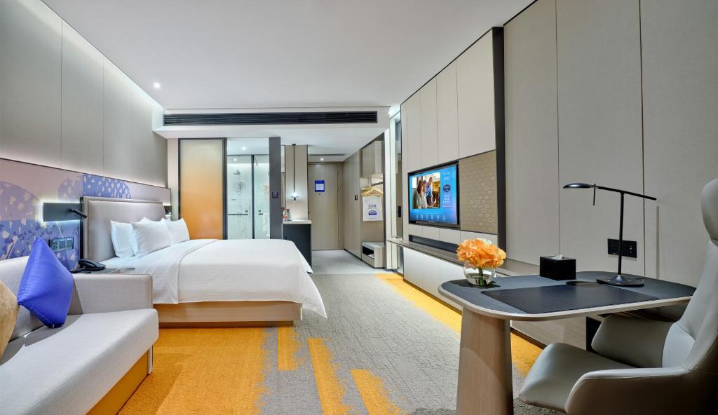 Postel nebo postele na pokoji v ubytování Hampton by Hilton Shenzhen North Station