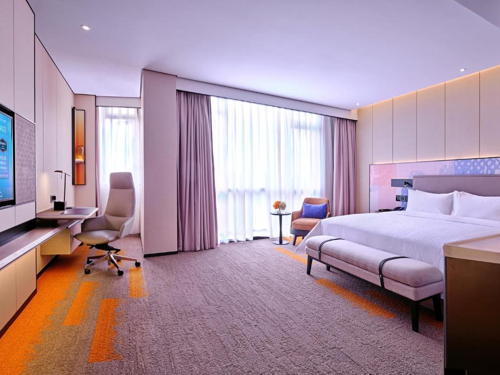 Postel nebo postele na pokoji v ubytování Hampton by Hilton Shenzhen North Station