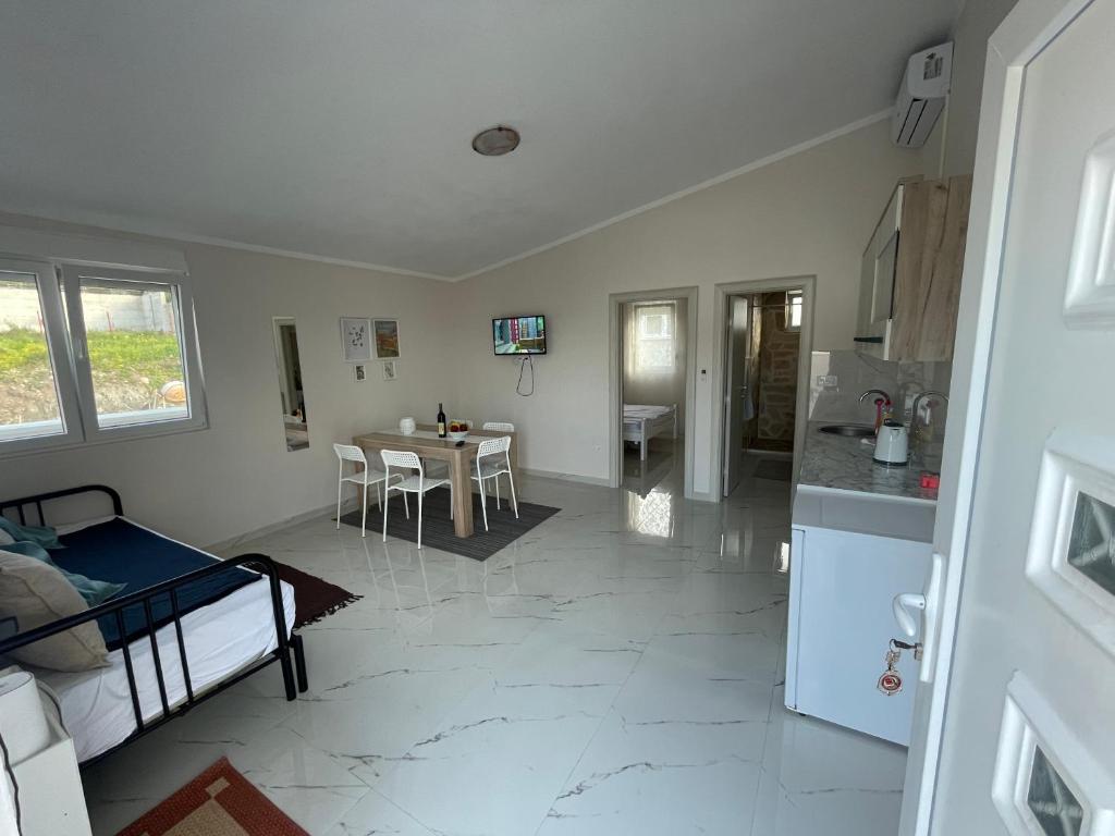 Una cocina o cocineta en Villa Tunaj new Pool and BBQ