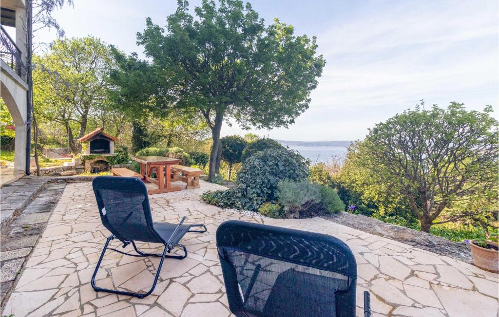 Beach Front Apartment In Crikvenica With Wifi