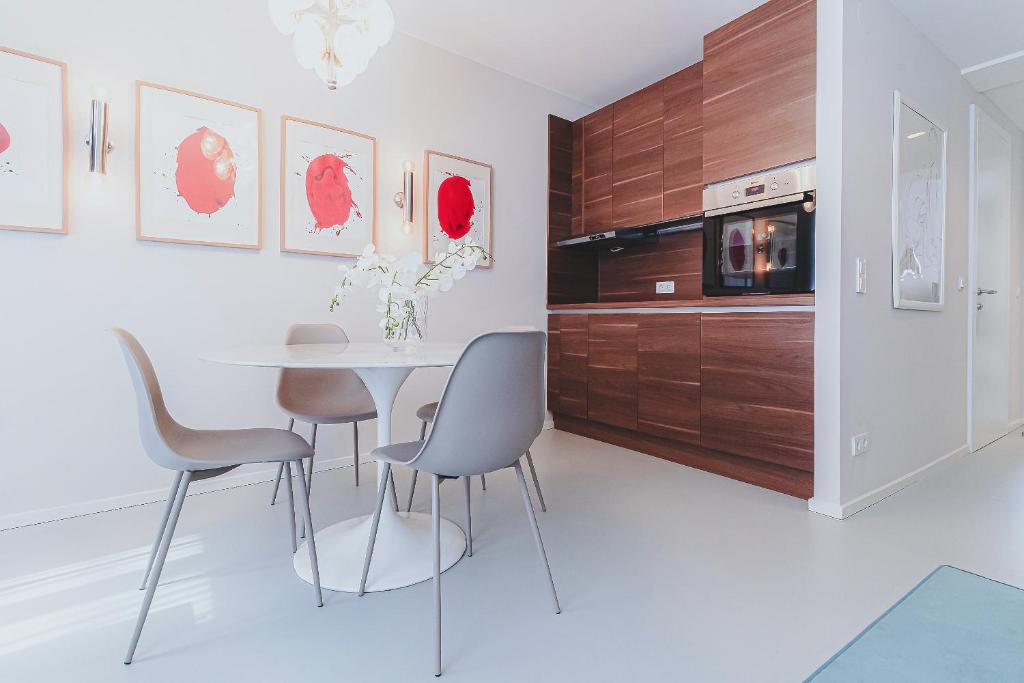Kuchyň nebo kuchyňský kout v ubytování HeyMi Apartments Mondschein