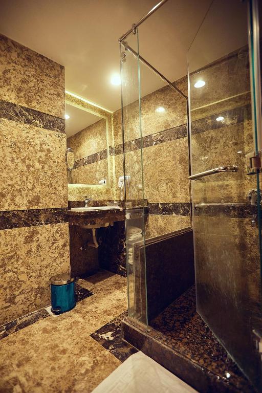 A bathroom at Grand Hotel Port Said
