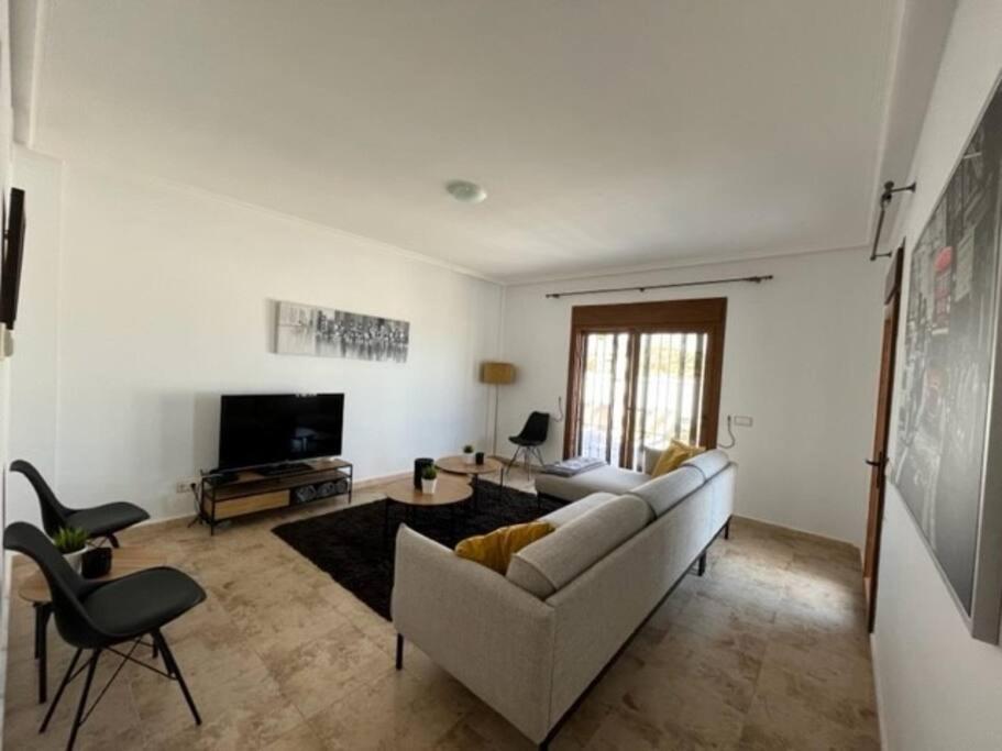 TV a/nebo společenská místnost v ubytování Trendy villa for 14 pers. nearby Murcia/Alicante